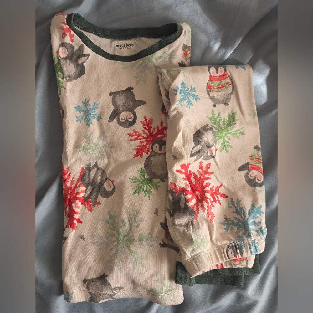 Burt's Bees Kids Pajama Set - Cream with Festive Penguin Design 5T